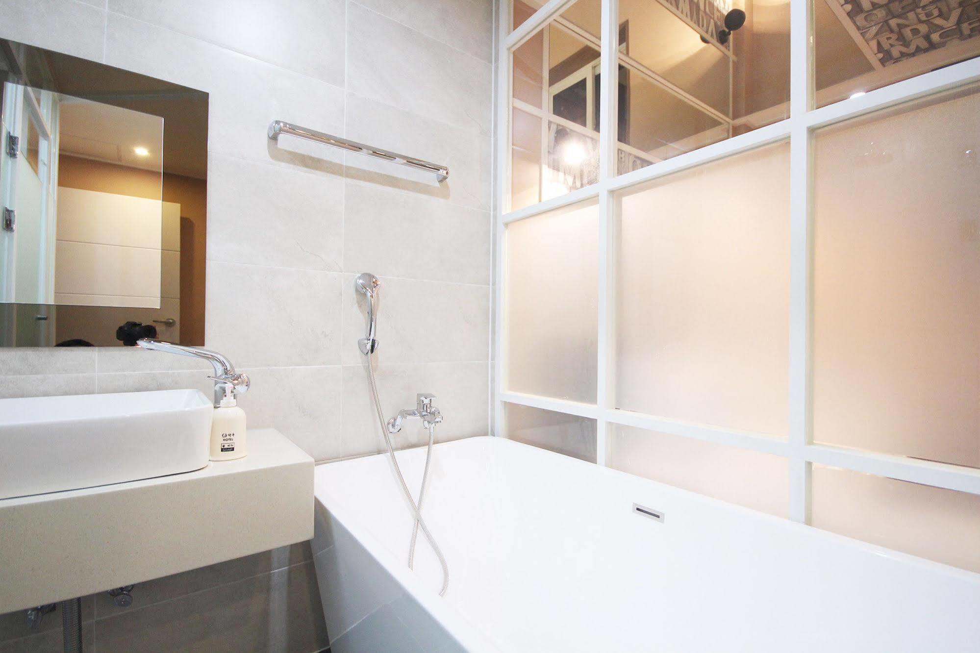Haru Hotel Gimhae Bagian luar foto
