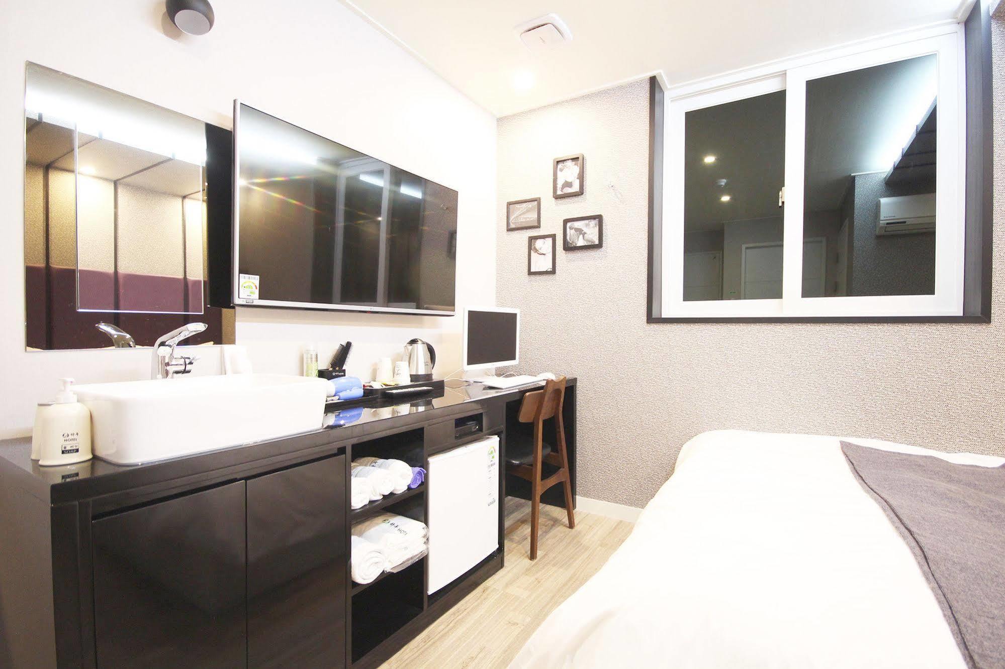 Haru Hotel Gimhae Bagian luar foto
